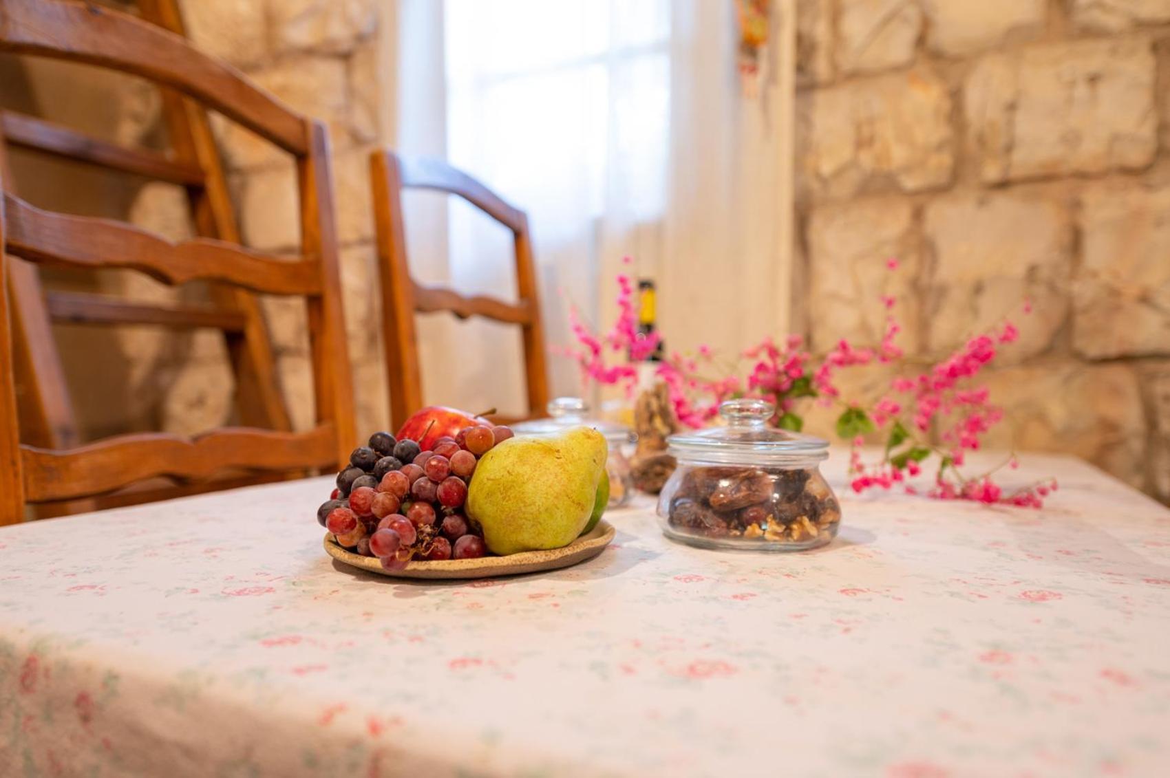 Hemdatya Stone Suites In The Galilee Ilaniya Rum bild