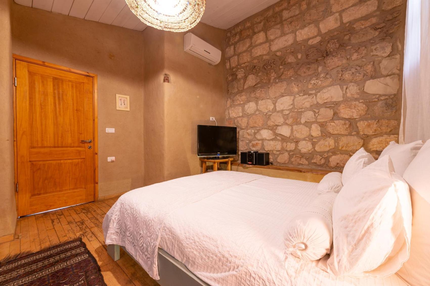 Hemdatya Stone Suites In The Galilee Ilaniya Rum bild