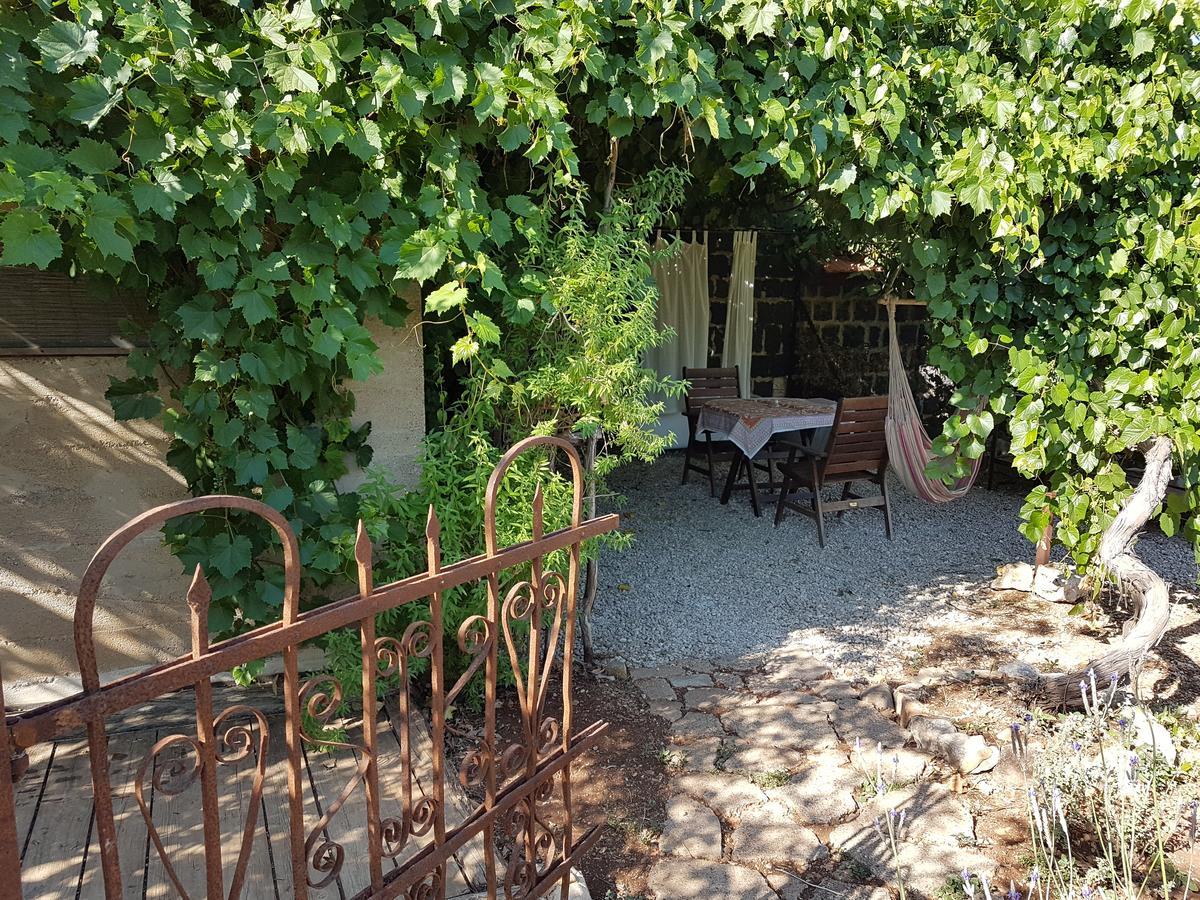 Hemdatya Stone Suites In The Galilee Ilaniya Exteriör bild